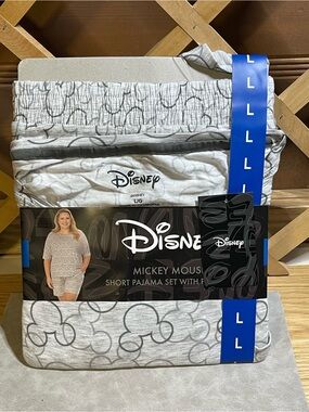 NWT Women’s Sleepwear ‘Shorts & Top with Pockets Sz Large / Gray / Disney